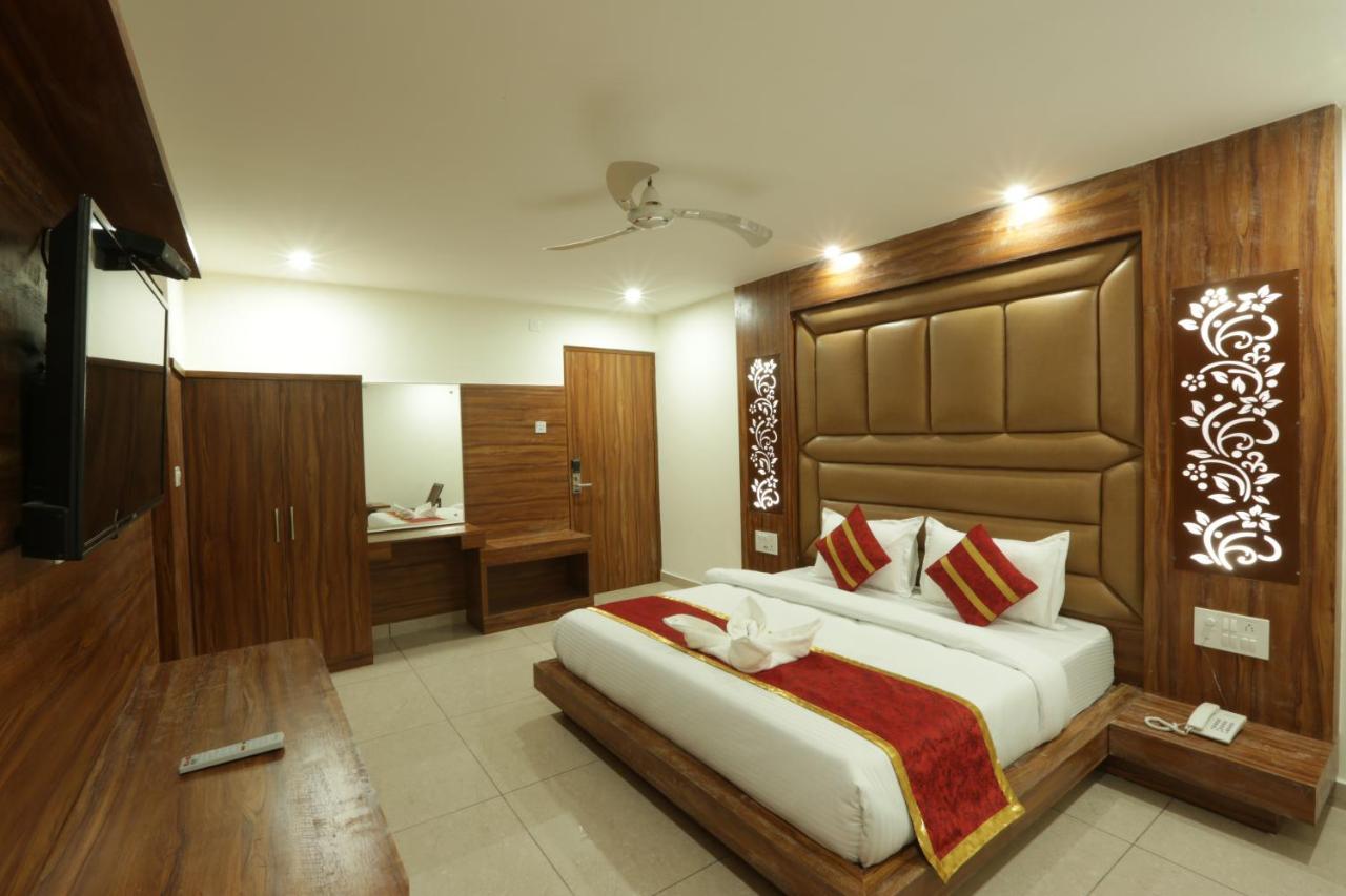 Hotel Katra Grand Buitenkant foto