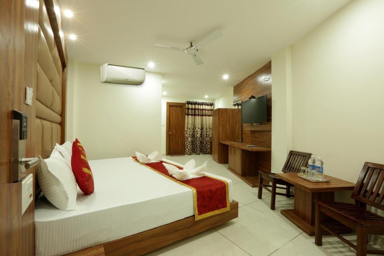 Hotel Katra Grand Buitenkant foto
