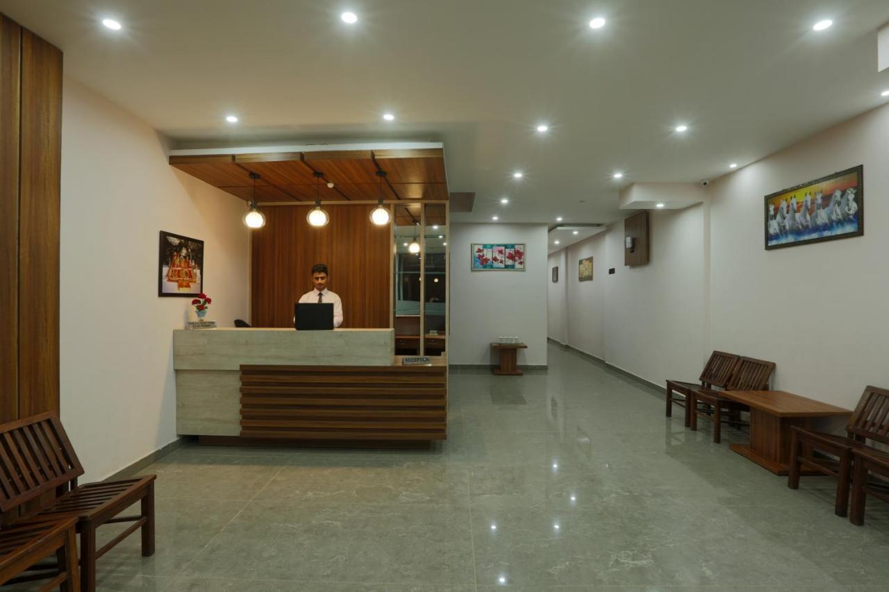 Hotel Katra Grand Buitenkant foto
